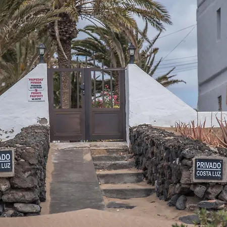 Casa Coral With Sea Views & Ac Apartment