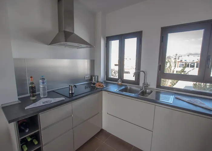 Casa Coral With Sea Views & Ac Апартаменты *